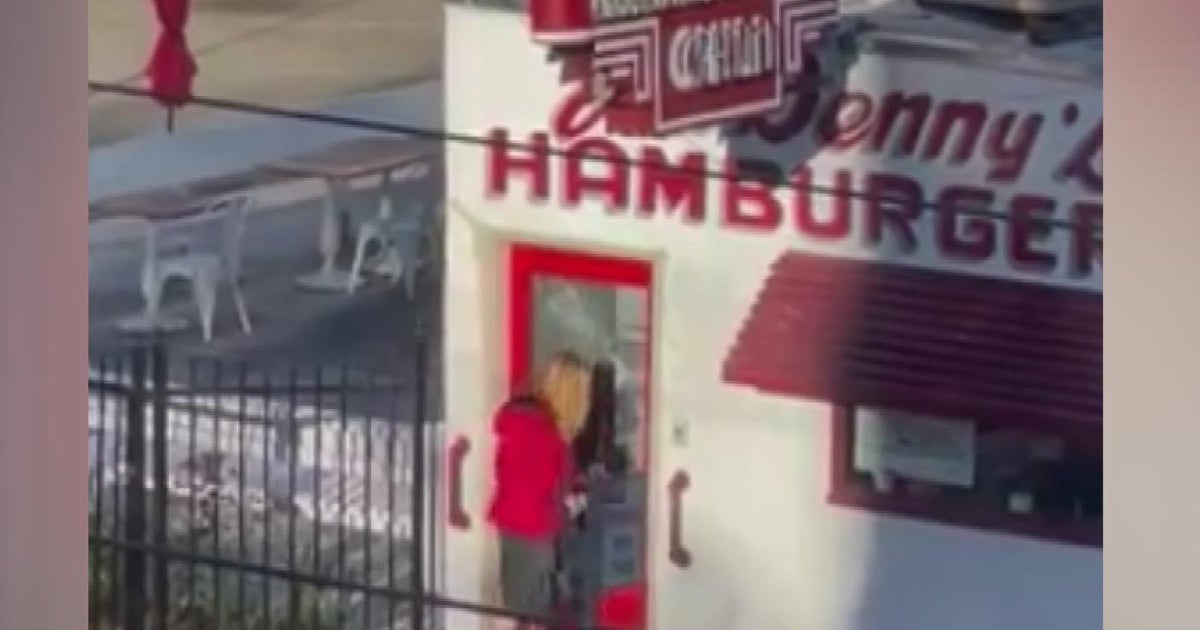 Video captures broad daylight break-in at Sacramento&rsquo;s Jim Denny&rsquo;s