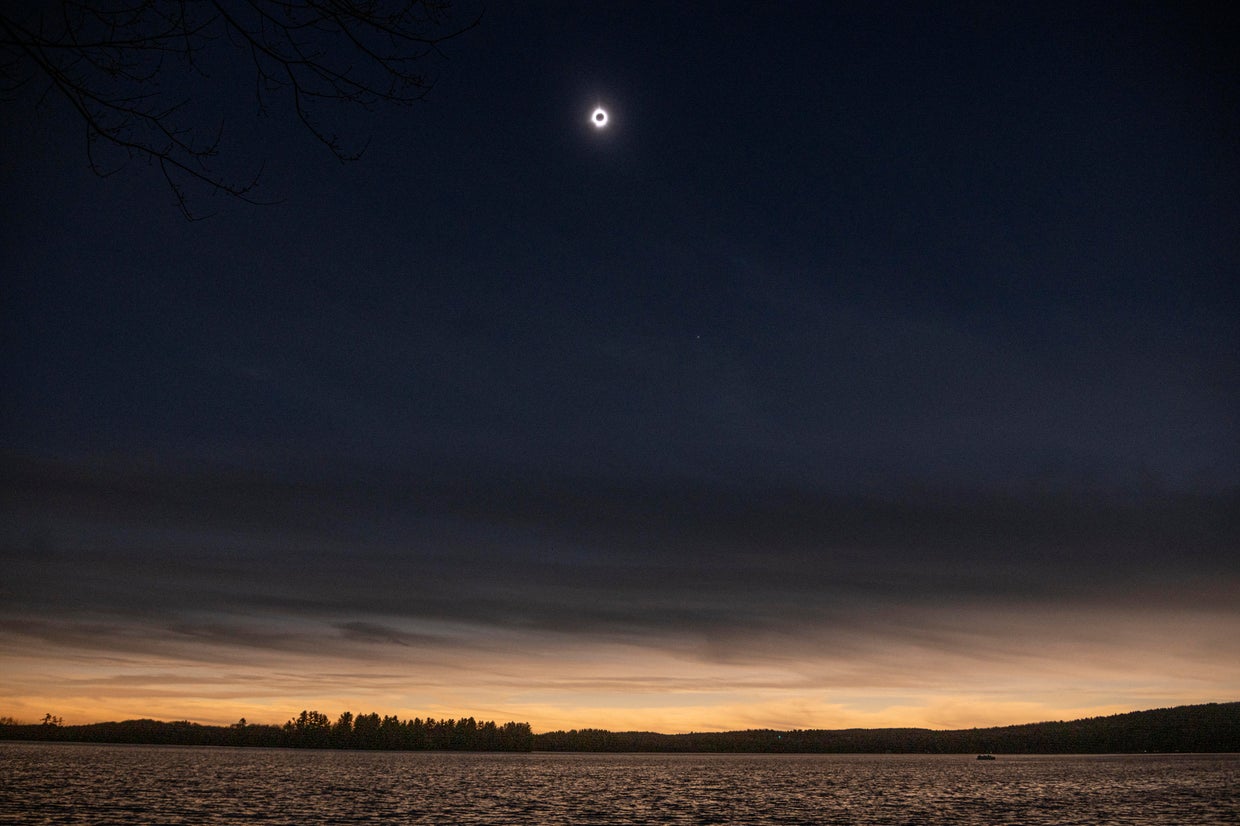 Pictures of the 2024 solar eclipse from around New England - CBS Boston