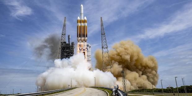 Final Delta 4 Heavy puts NRO spysat into space 