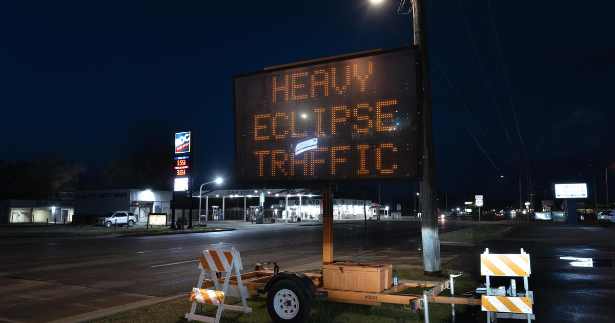 Eclipse tourists faced heavy traffic and long delays driving home