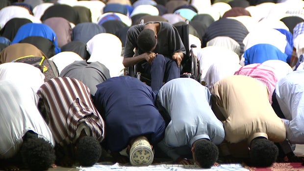 630a-vo-eid-prayers-wcco56fq.jpg