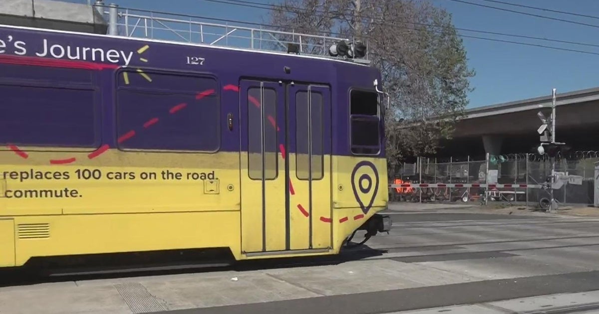 Apartment fire that melted traffic signals in midtown Sacramento causes ongoing delays