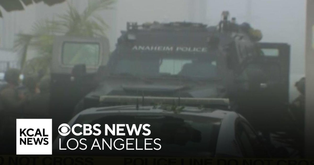 Anaheim barricade suspect taken into custody - CBS Los Angeles