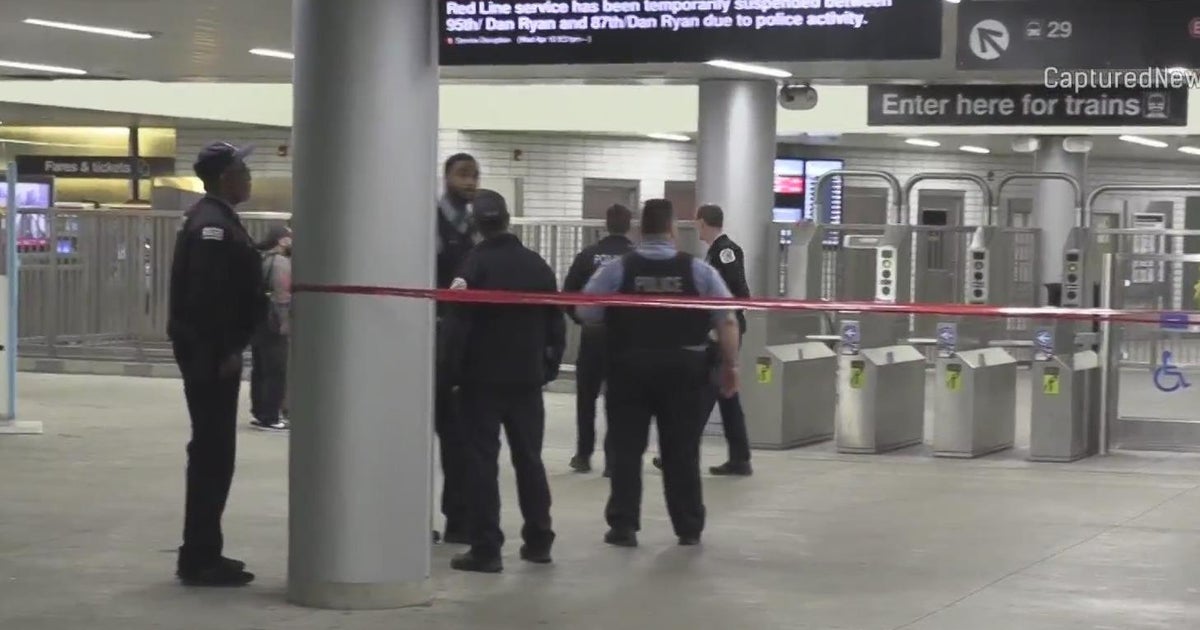 Man shot during argument at Chicago train station - CBS Chicago