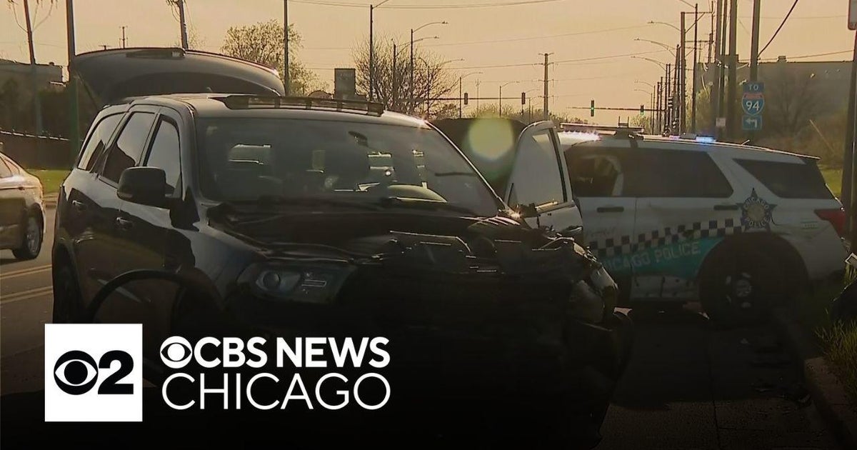 Two Chicago Police officers hurt in Stony Island crash - CBS Chicago
