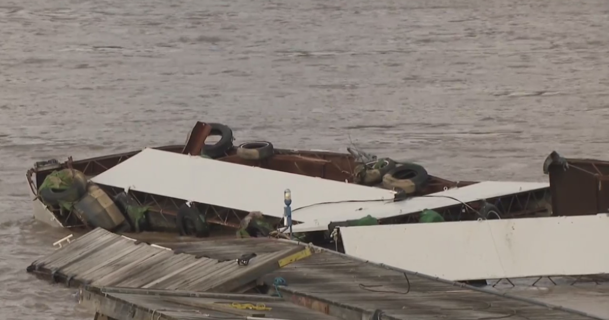 Crews work overnight to recover 26 barges that broke loose on Ohio River