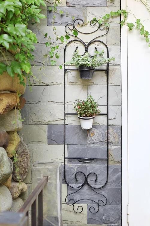colona-metal-wall-planter-copy.jpg
