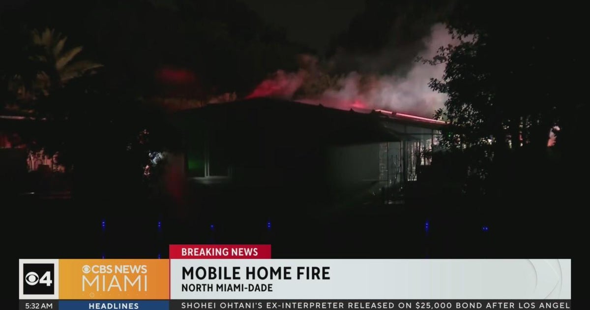 Crews battling fire at mobile home park in north Miami-Dade - CBS Miami