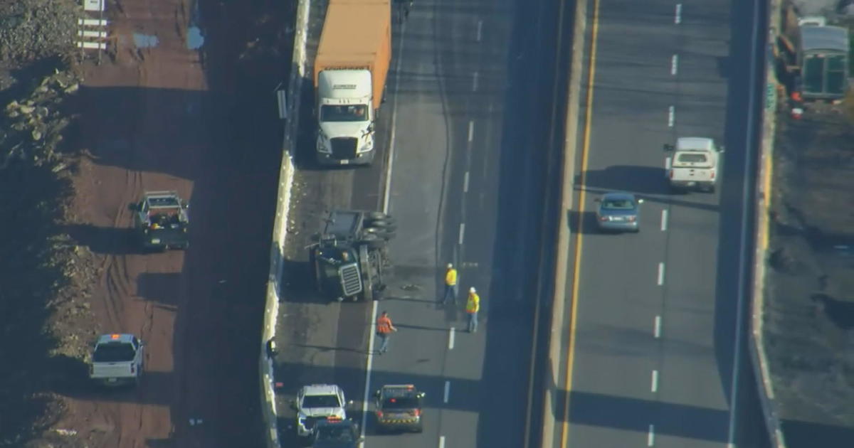Overturned dump truck closes southbound lanes of I-476 near Quakertown – CBS Philly