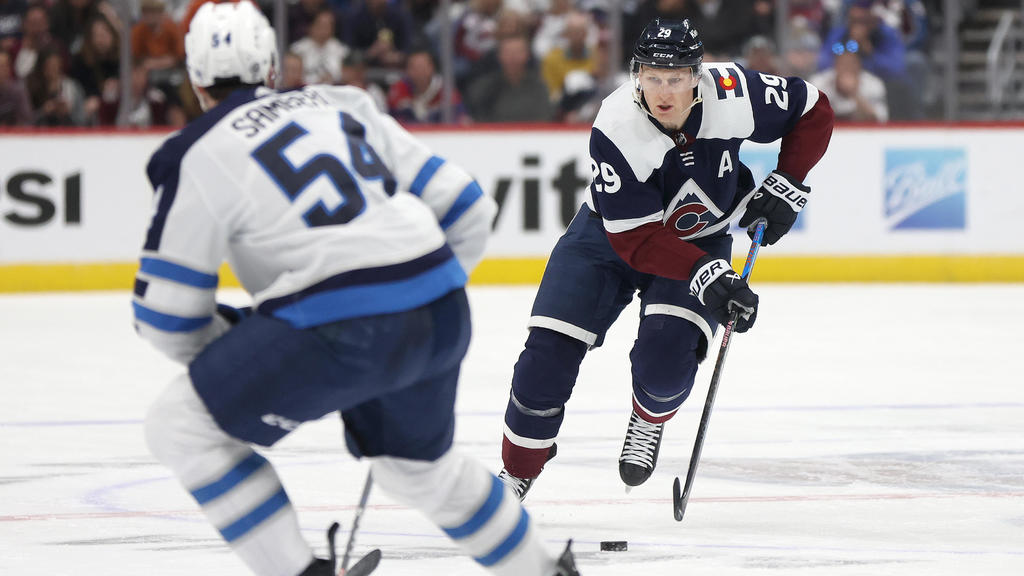 Colorado Avalanche draw Winnipeg Jets in first round of playoffs,
begin series on the road