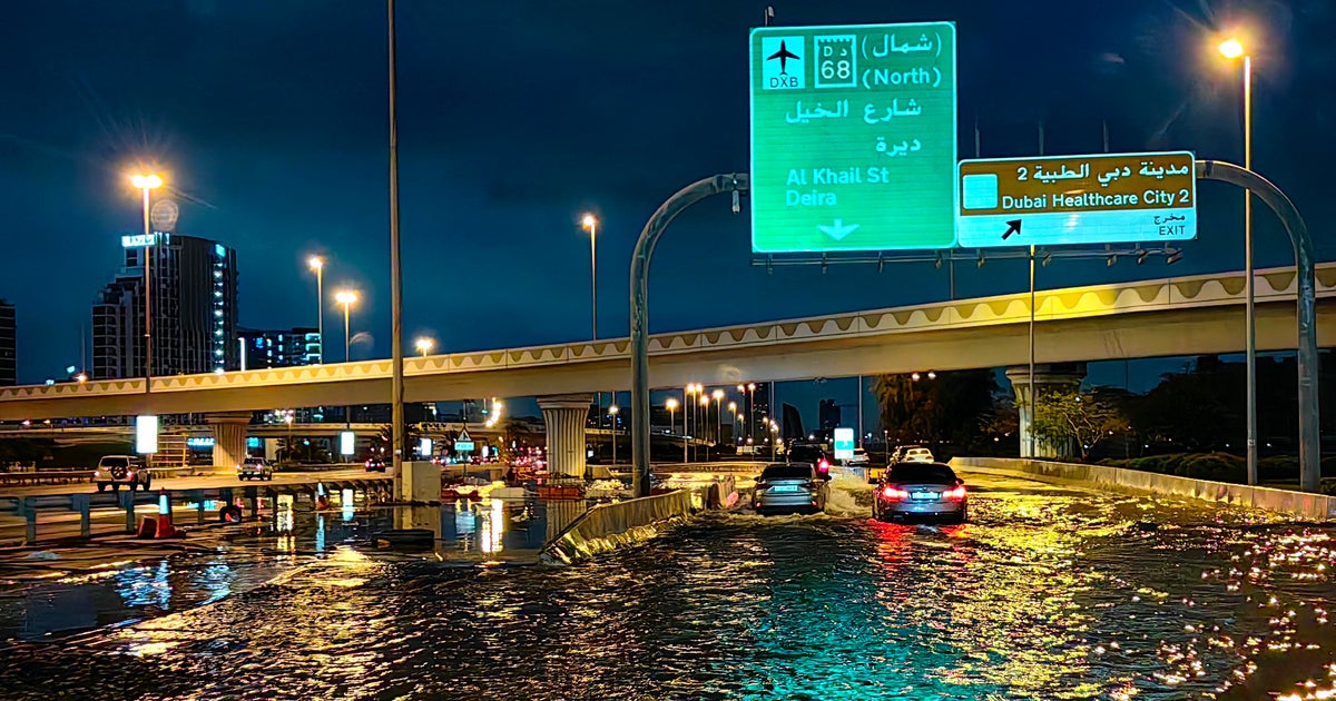 فيضانات دبي تعرقل عمليات المطار الرئيسي حيث يتسبب “الحدث المناخي التاريخي” في هطول أمطار غزيرة على الإمارات العربية المتحدة