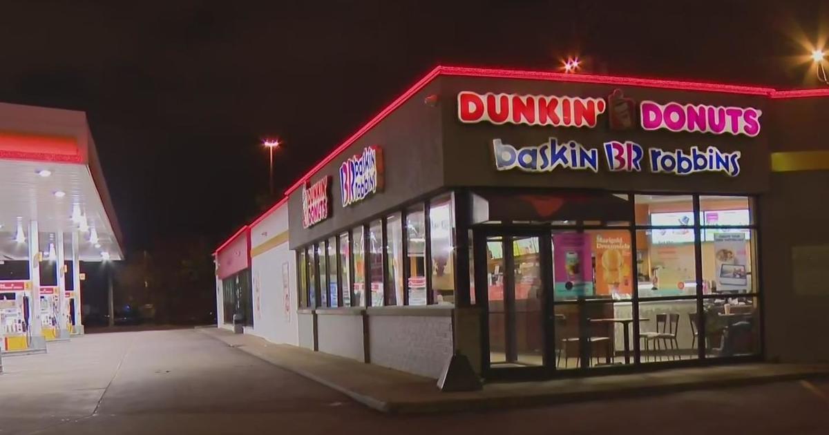 Armed robbers target Dunkin' Donuts on Chicago's South Side