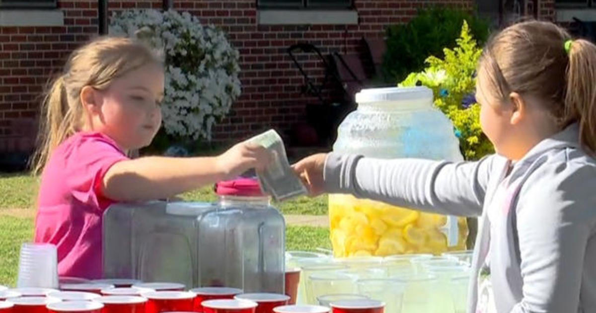 Girl opens lemonade stand to pay for mom’s headstone