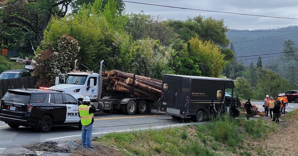 Crash involving logging and UPS trucks blocks Highway 49 in Auburn – CBS Sacramento