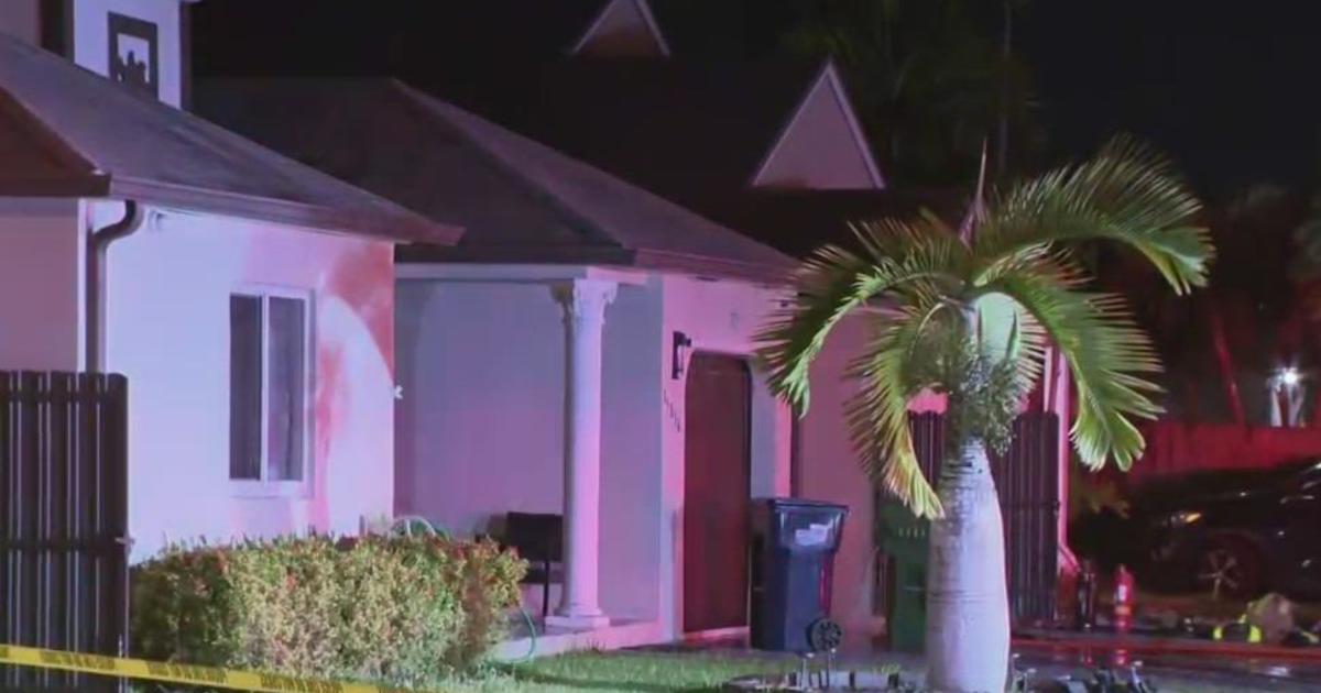 Fire erupts in SW Miami-Dade home, one dead
