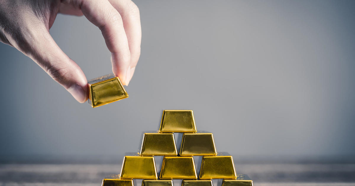 Цените на златото се покачват през последните седмици отразявайки икономическата