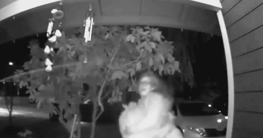 Front door camera shows alleged kidnapping of Oregon woman - CBS Miami