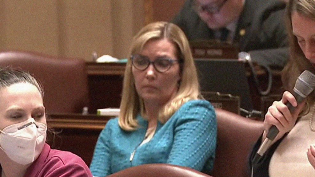 Minnesota State Sen. Nicole Mitchell speaks out as 911 transcript in
burglary arrest is released