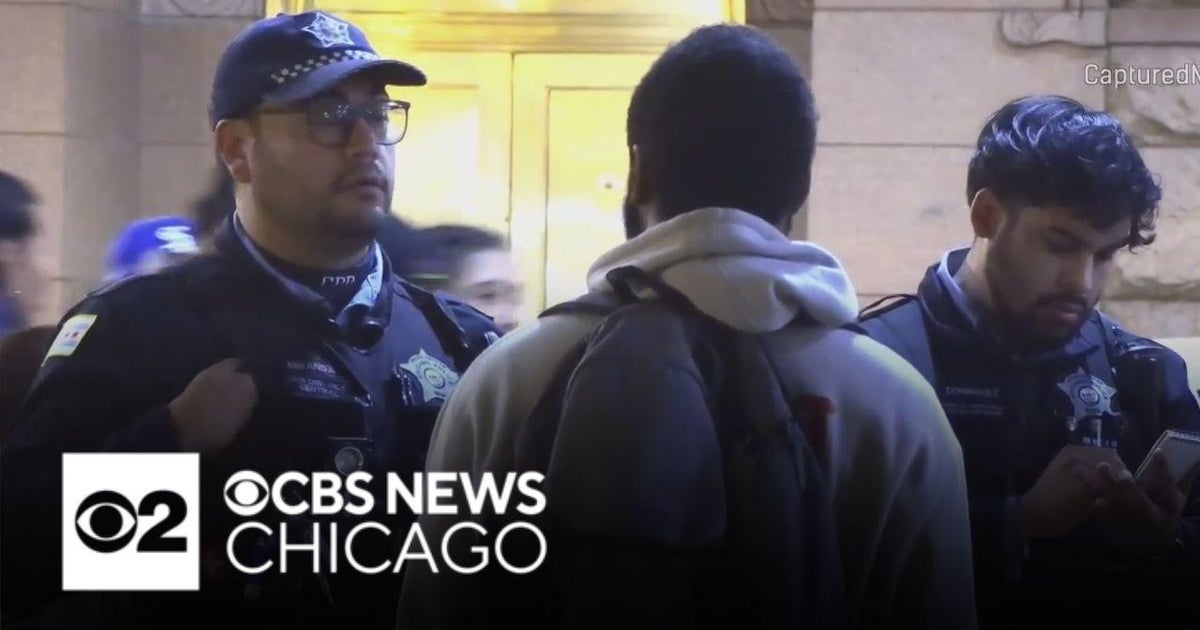 CPD search for 6 suspects in Loop armed robbery - CBS Chicago