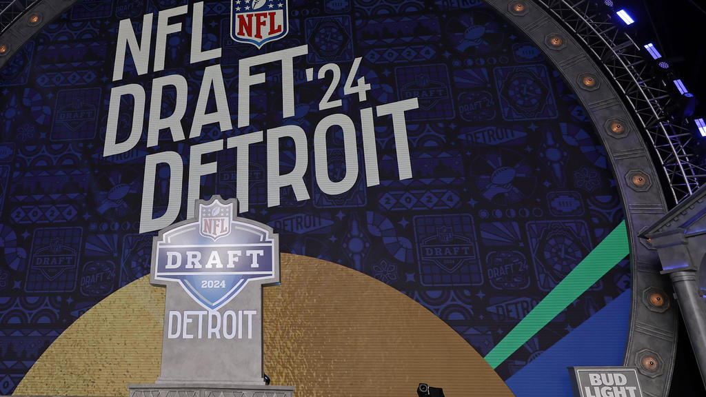 NFL Draft halts general admission entry in Detroit after reaching
capacity on Thursday