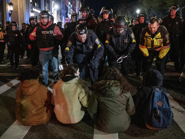 Police move in to arrest pro-Palestinian supporters who were blocking the road after the Emerson College protest camp was cleared by police in Boston, Massachusetts, April 25, 2024. 