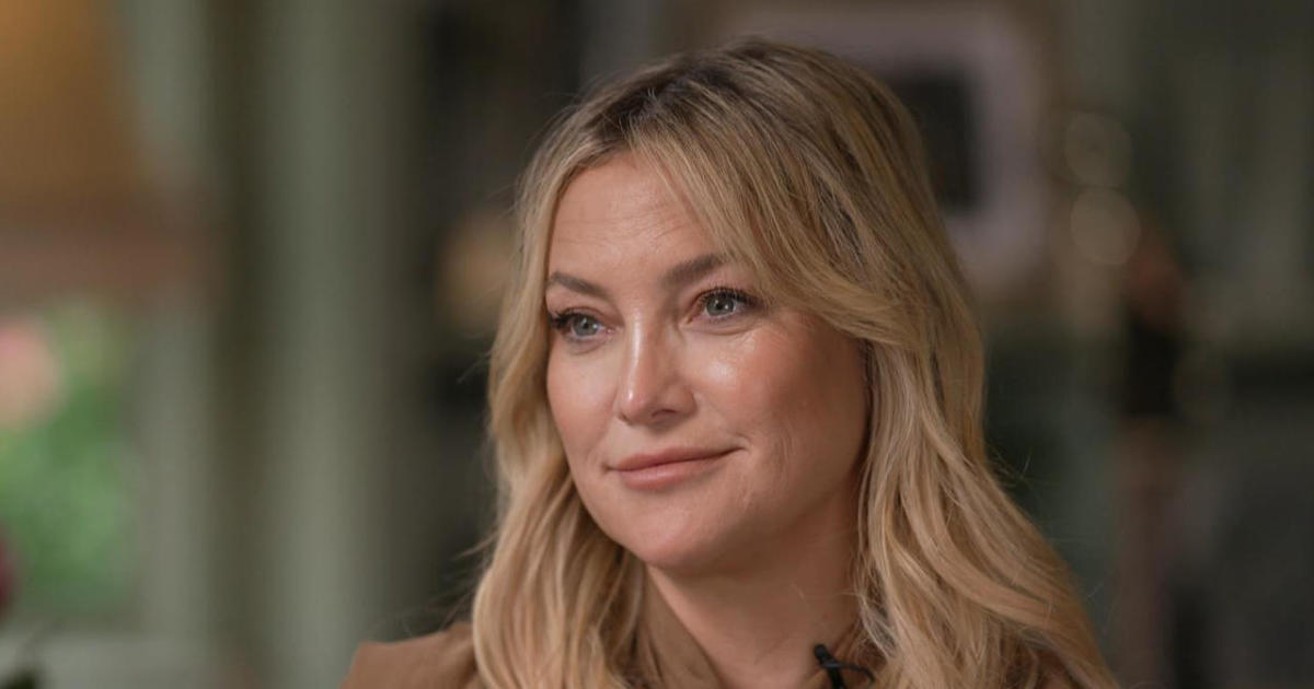 Kate Hudson says her relationship with her father, Bill Hudson, is "warming up"