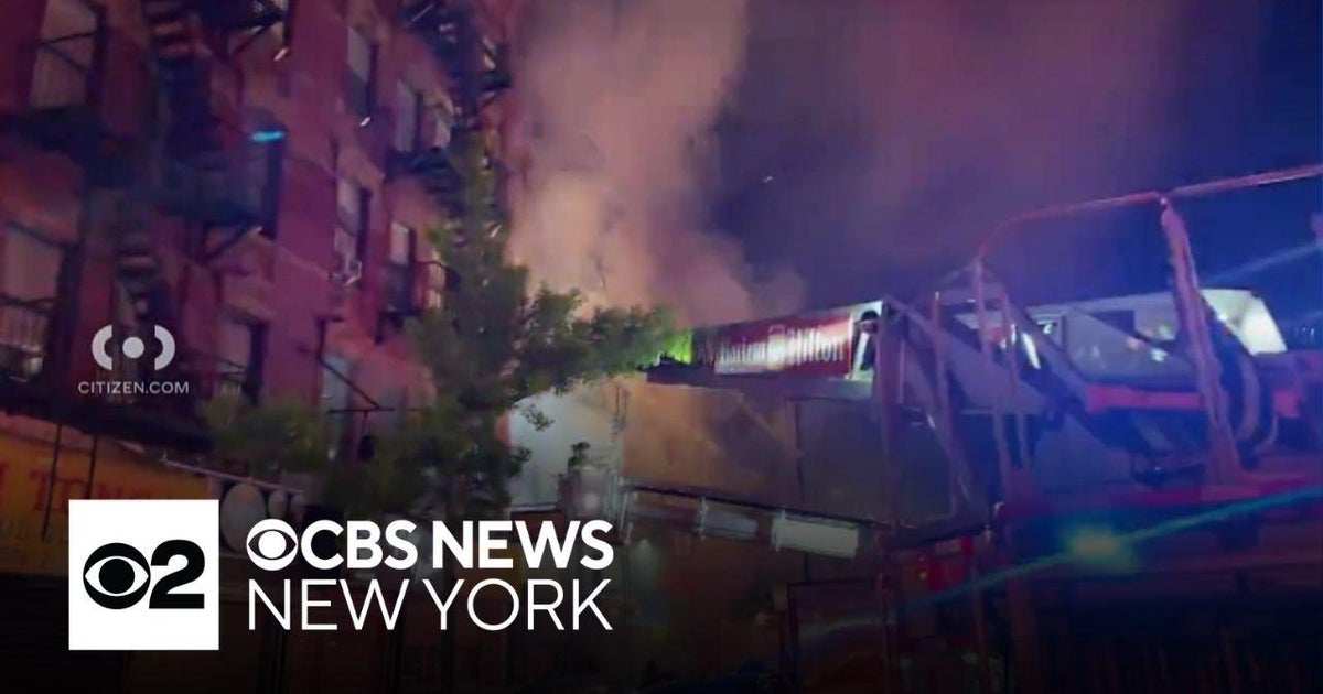 Smoke pours from Upper Manhattan building on fire - CBS New York