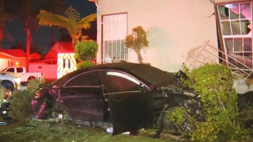 Two-car crash leaves 1 dead after car crashes into West Adams home