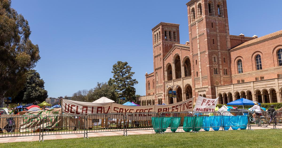 Violence breaks out at dueling pro-Israel and pro-Palestine protests on UCLA campus