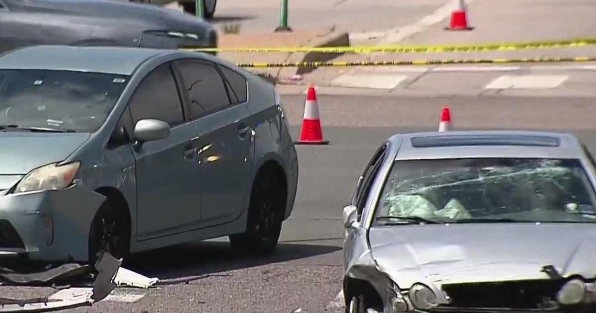 2 people in custody after police pursuit and crash - CBS Colorado