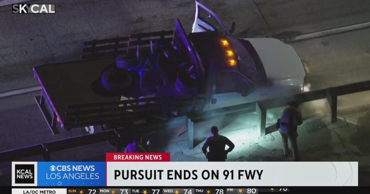 Pursuit ends on 91 Freeway - CBS Los Angeles