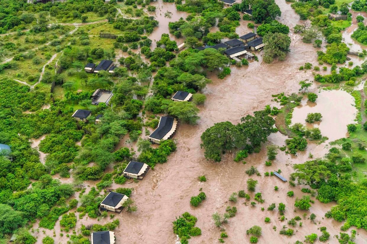 Kenya floods hit Massai Mara game reserve, trapping tourists who ...