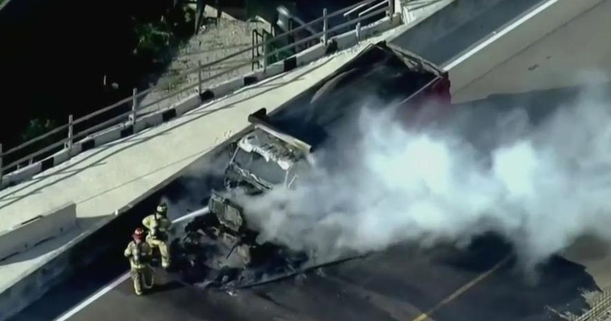Dump truck fire caused major back up on I-595 ramp to I-95 – CBS Miami