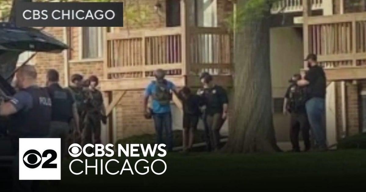 Suspect arrested in murder of Chicago Police Officer Luis Huesca - CBS ...