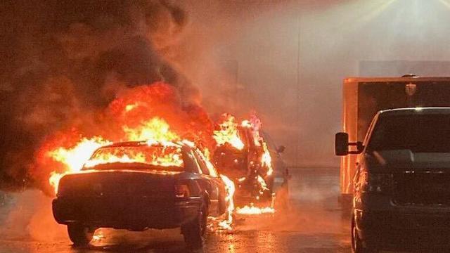 porland-police-cars-burning.jpg 