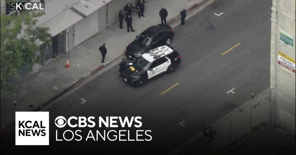 Man shot and killed during robbery in Downtown Los Angeles business ...