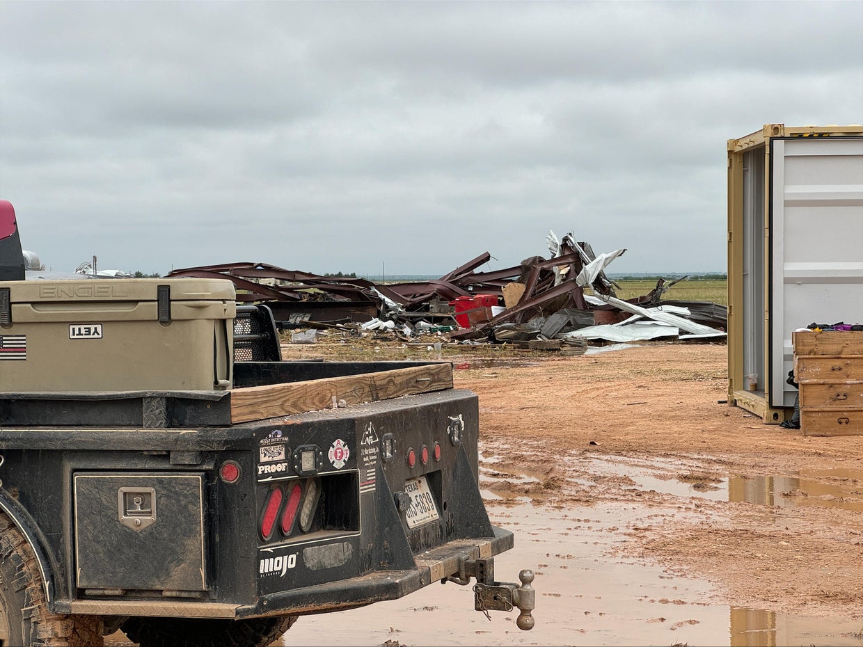 Tornado destroys Texas home, storm chaser saves family of 4: PHOTOS