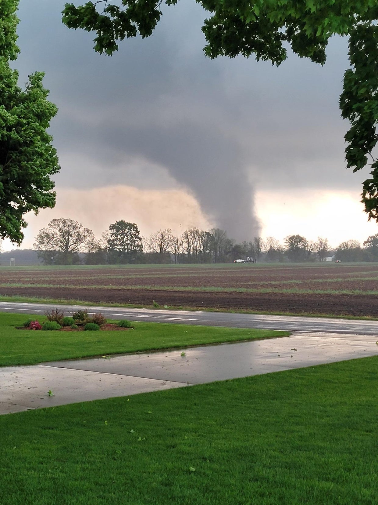 Strong storms bring hail, damaging wind, flooding rain to Chicago area ...