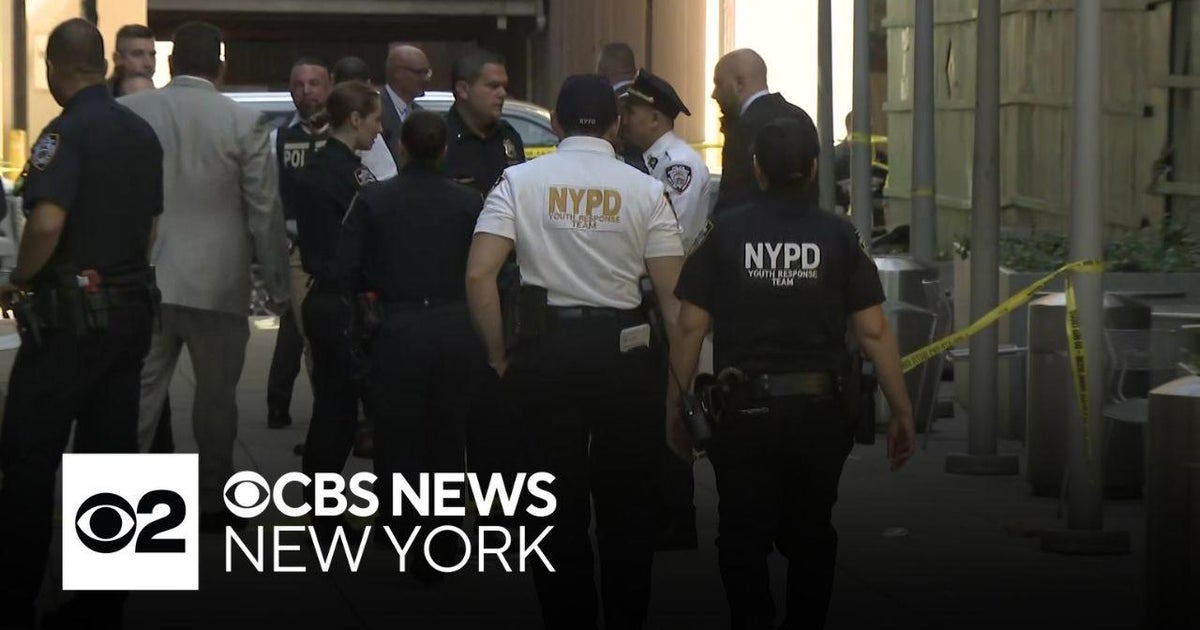 Gunman sought in deadly SoHo shooting - CBS New York
