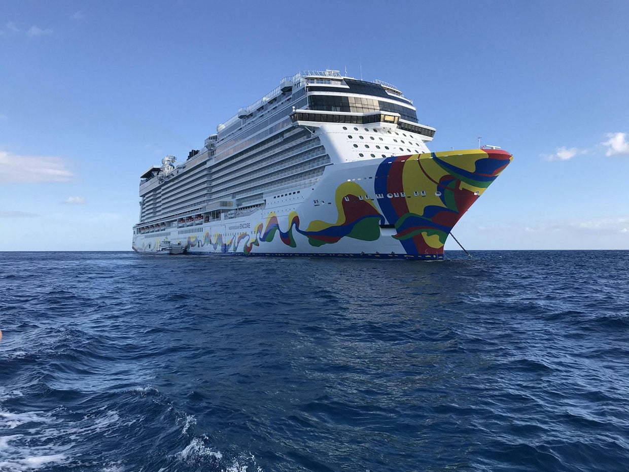Cruise worker accused of stabbing woman and 2 security guards with ...