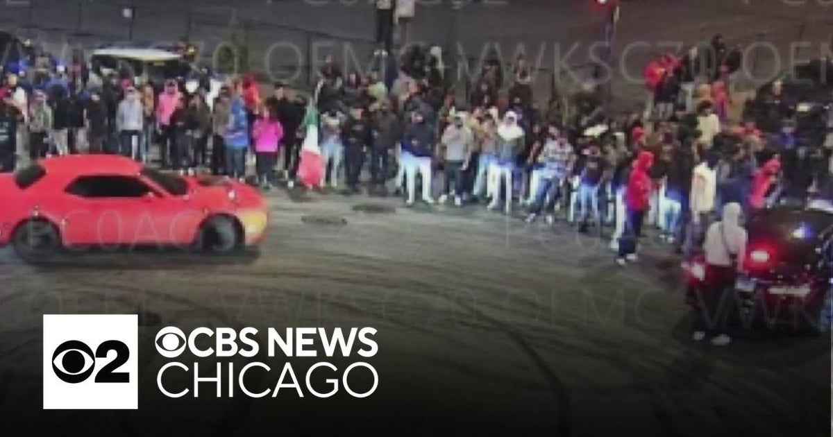 Man shot dead at Chicago street takeover was trying to escape, police say - CBS Chicago