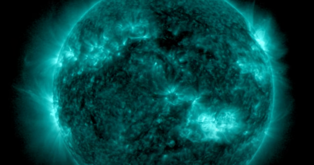 「奇妙な」太陽現象の中で、ほぼ20年ぶりに初めて発行された珍しい深刻な地磁気嵐の注意