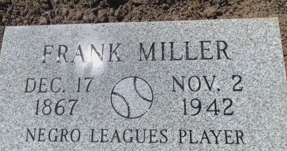 2 Negro League baseball stars lying in unmarked graves honored with new headstones