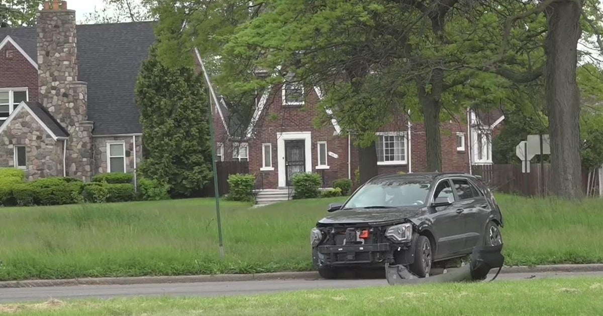 Six people hurt after police chase ends in Detroit vehicle crash - CBS ...