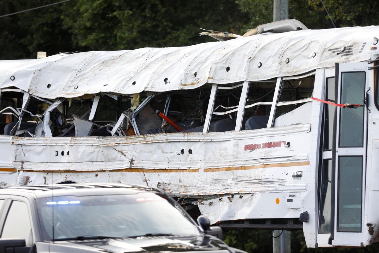 Truck driver in deadly Florida bus crash told authorities he smoked(00)