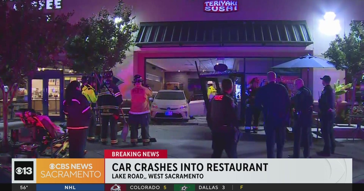 Car crashes into West Sacramento restaurant