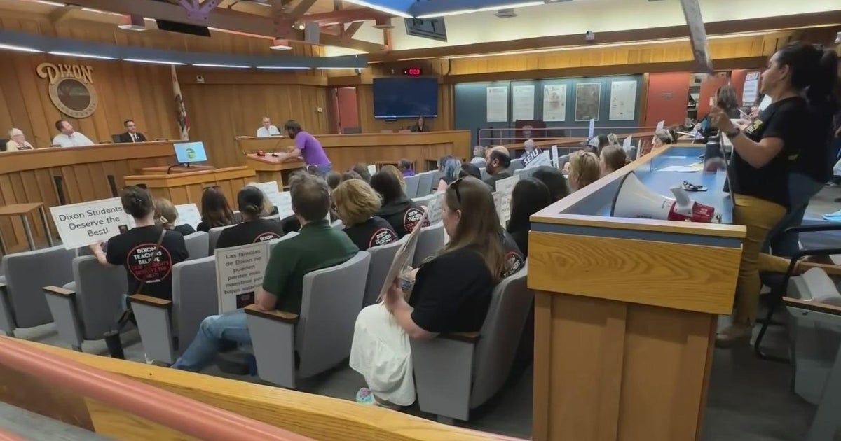 Dixon school board meeting met with teachers demanding better salaries