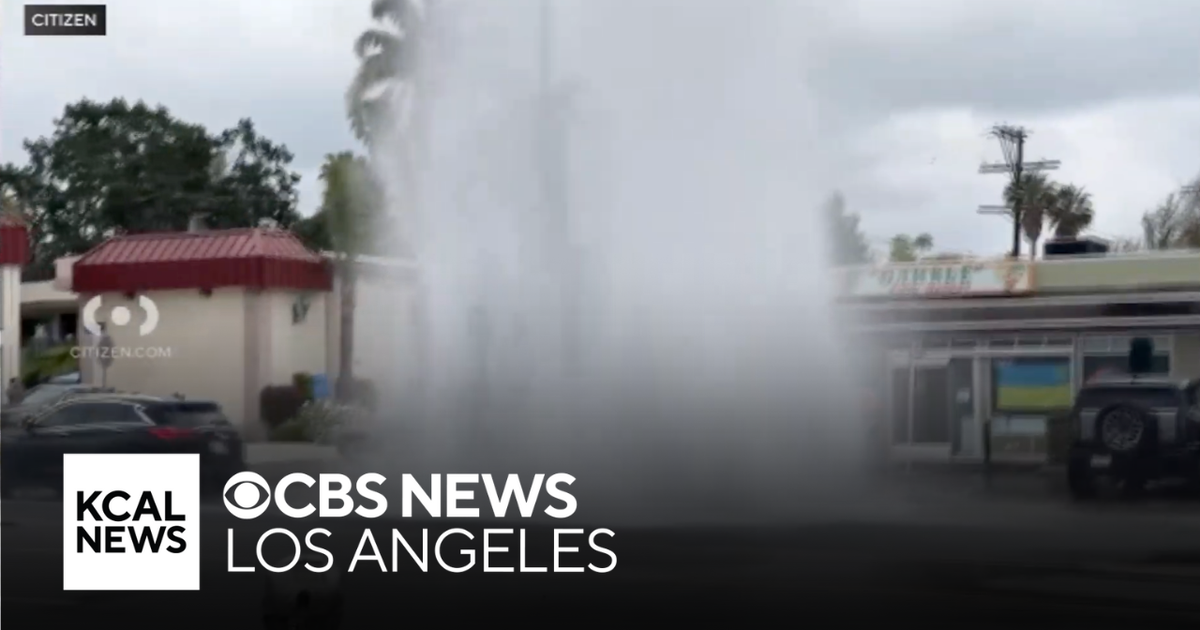 Hit-and-run driver shears fire hydrant in Tarzana - CBS Los Angeles