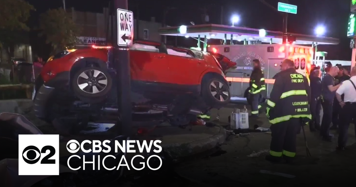 Crash on Chicago's West Side leaves teen dead, 4 others hurt - CBS Chicago