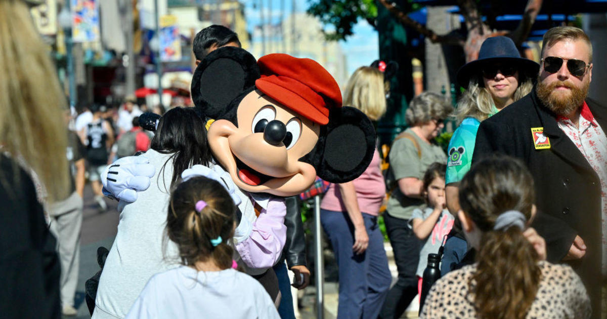 Disneyland's character performers vote to unionize